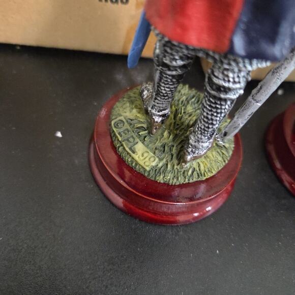 Three Toscano Early Knights of England Figurines Statue - Picture 5 of 10